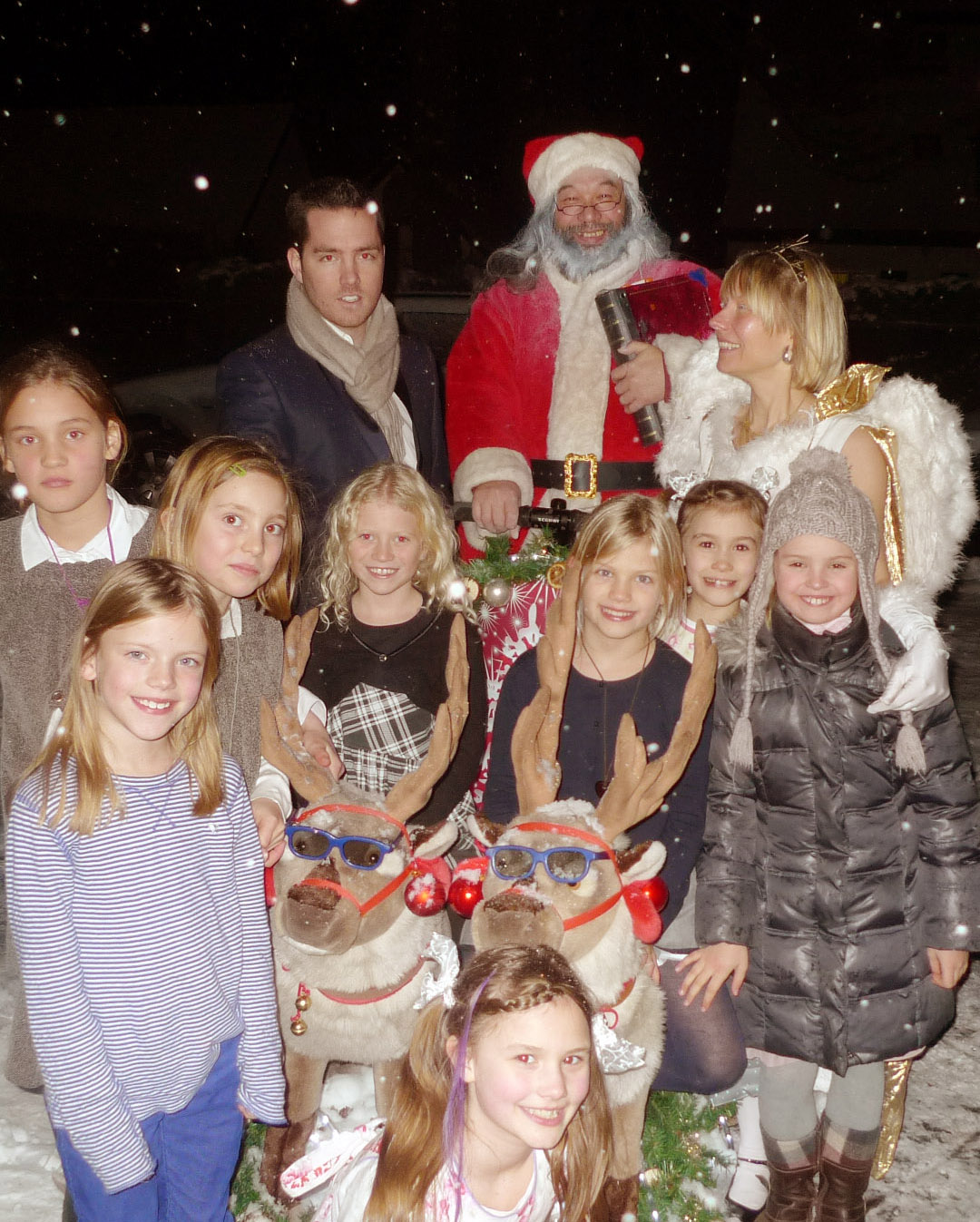 Weihnachtsmann mit Kinder 1